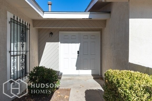 Building Photo - 7816 Pioneer Trail NE