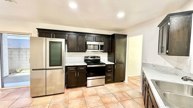 Building Photo - Beautiful Updating throughout Home!  Kitch...