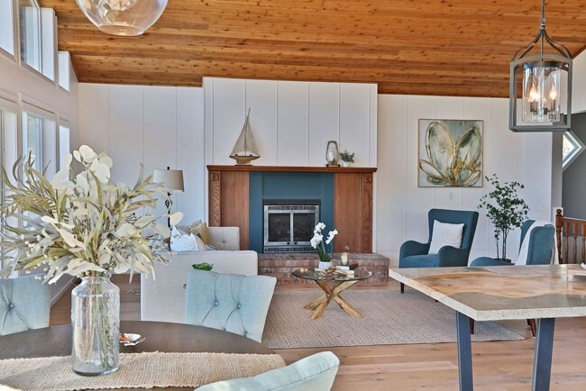 Building Photo - One Of A Kind Freeland Home with Two Seper...