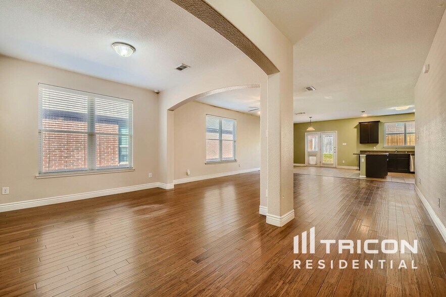 Building Photo - 1735 Oak Glen Dr