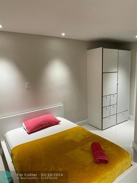 Building Photo - 327 Lancaster St