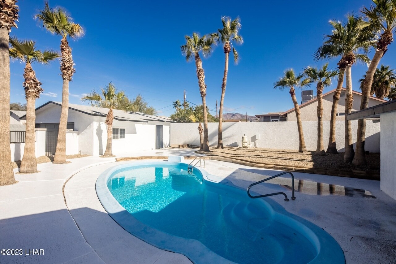 Building Photo - 3705 Challenger Dr