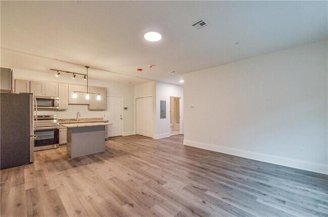 Building Photo - 10 W Goepp St