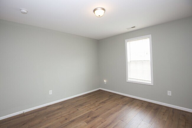 Building Photo - "Charming 3 Bed, 2 Bath Home in Spring Lak...