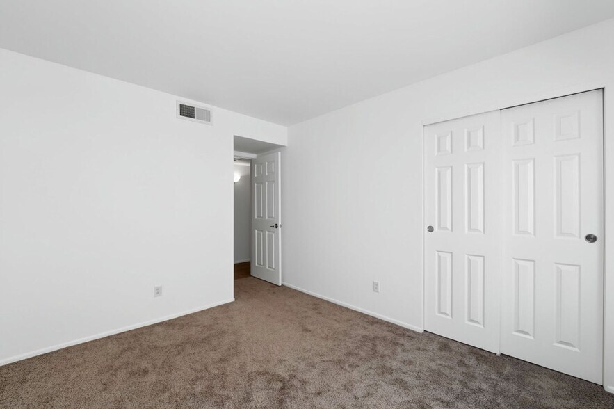 Building Photo - 1336 N 85th Pl