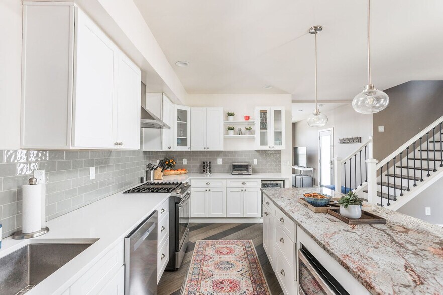 Building Photo - 373 E Morris St