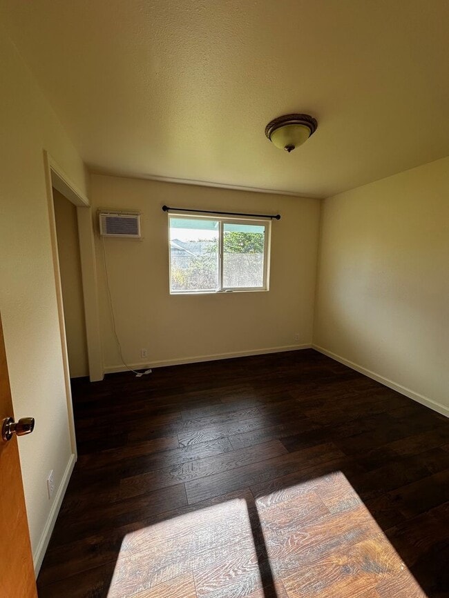 Building Photo - 15-1300 Railroad Ave. Keaau, HI 96749