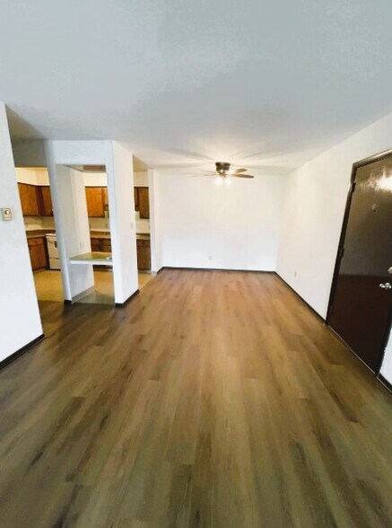 Building Photo - 2045-2055 Meadow Ln