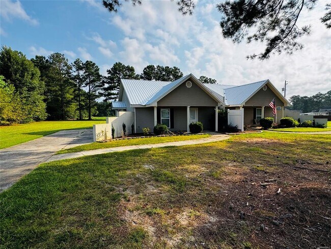 Building Photo - 605 Blackberry Rd