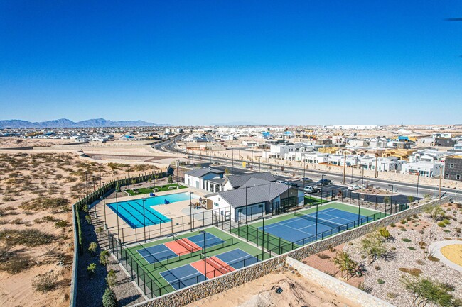 Building Photo - Beautiful East side House 4 bed-2.5 baths, part of The Overlook Casa Club that includes Swimming ...