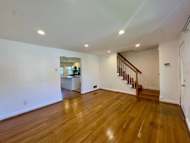 Building Photo - 5781 Edgepark Rd