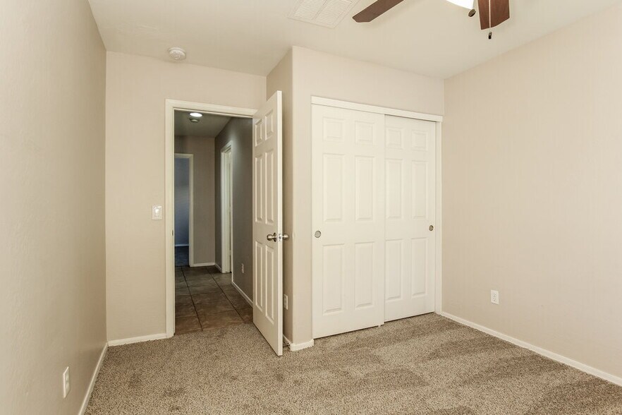 Building Photo - 2431 W Gaby Rd