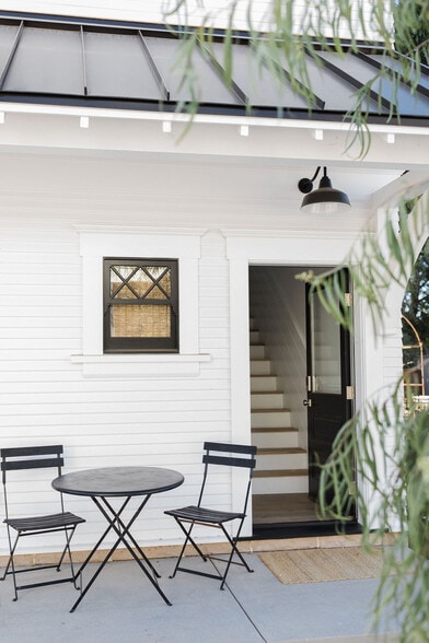 Exterior Entrance - 2510 Valencia St