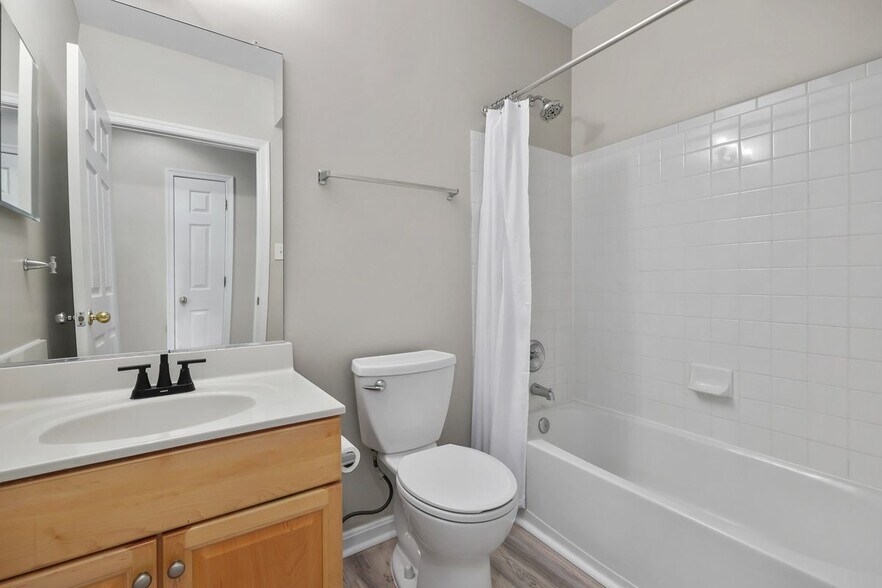 Building Photo - 25340 Lake Mist Square