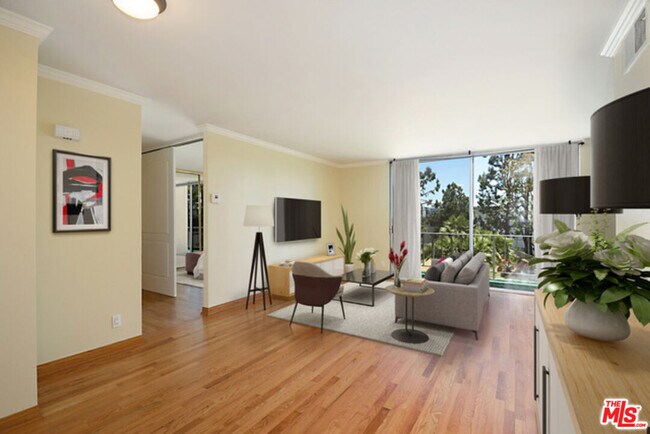 Primary Photo - 100 S Doheny Dr