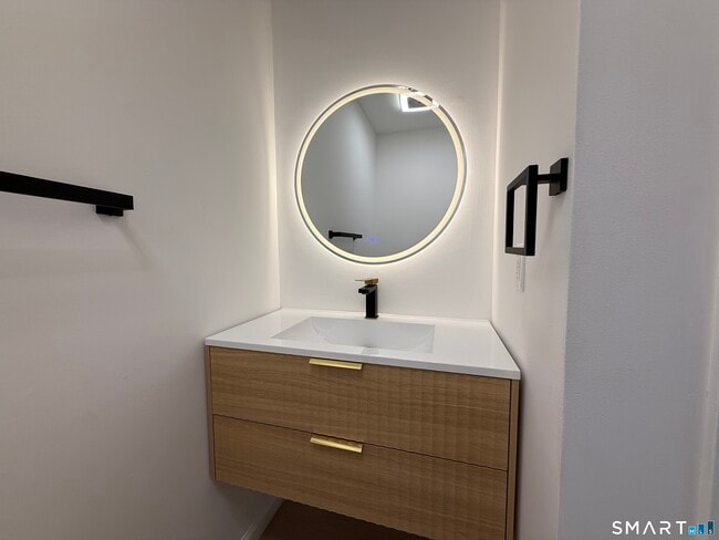 Building Photo - 8-12 Sterling St