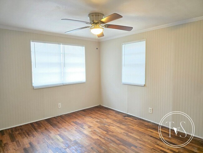 Building Photo - 39 Lissner Ave