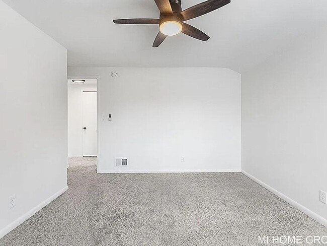 Building Photo - Lovely 3 Bedroom North East Grand Rapids