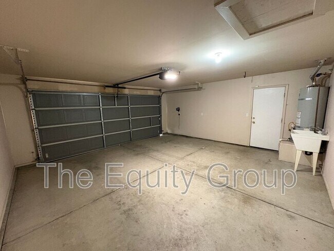 Building Photo - 1422 E Mesa Ct