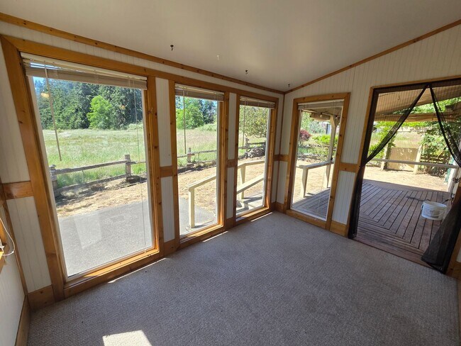 Building Photo - Port Ludlow Farmhouse for Rent, Freshly Updated and Available Now!