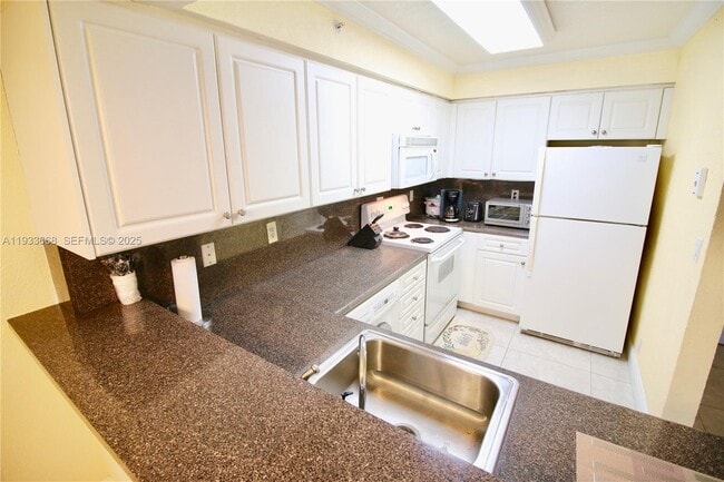 Building Photo - 2501 S Ocean Dr