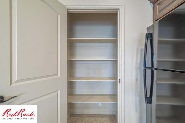 Building Photo - 3 Bedroom Townhome in Buena Vista Community