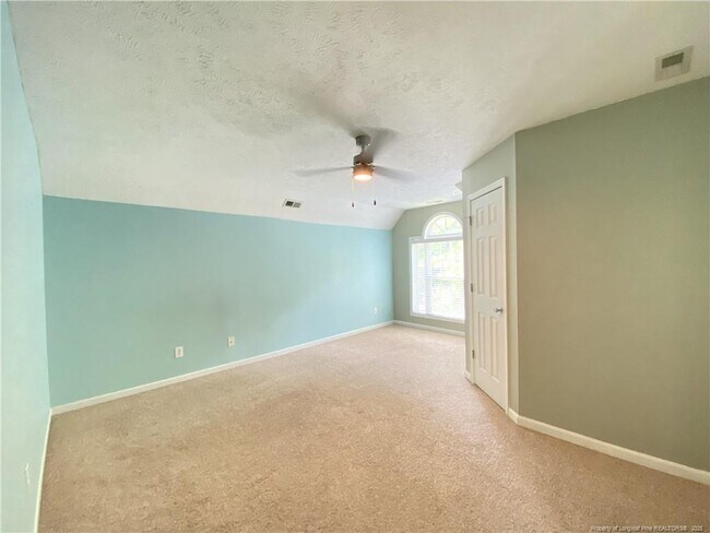 Building Photo - 1058 Carolina Way