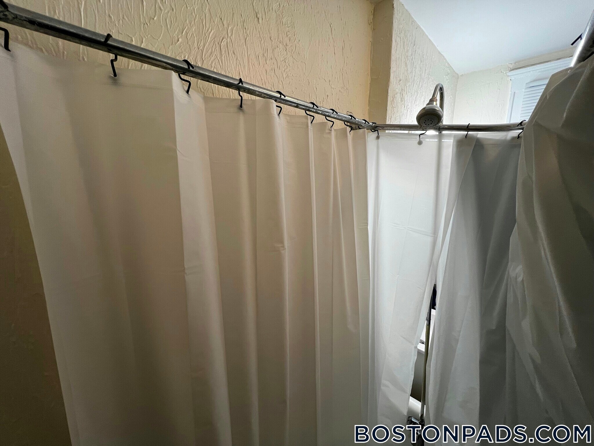 Building Photo - 518 Cambridge St