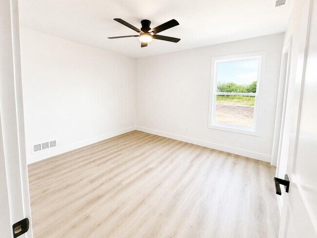 Building Photo - 5309 Makana Ln