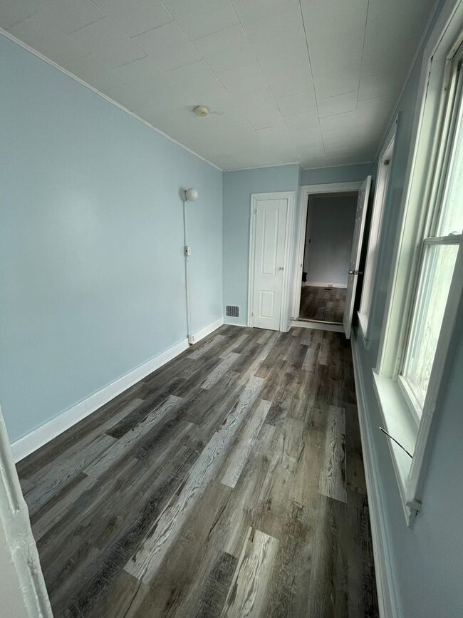 Building Photo - Newly updated 4 bedroom home