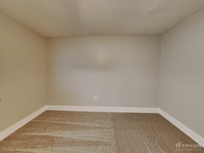 Building Photo - 6623 Freeport Dr