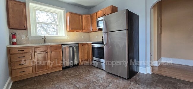 Building Photo - 118 E North St