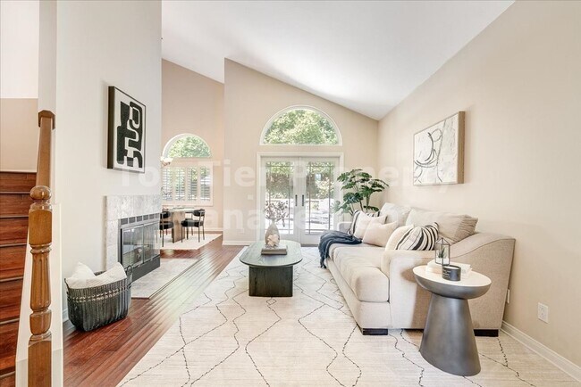 Building Photo - ***Beautiful 3 bed / 2.5 bath / 1,975 sqft House in the Vista/Shadowridge Neighborhood - Availabl...