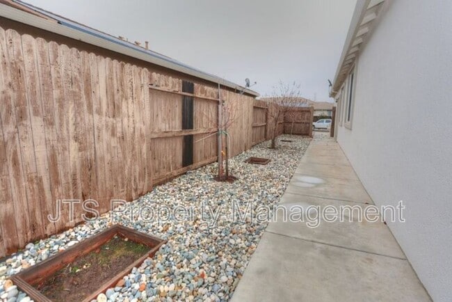 Building Photo - 4086 Pinoche Peak Way