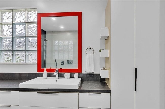 Building Photo - 773 SW 120th Ave