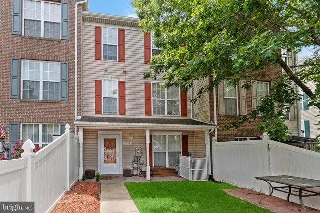 Primary Photo - 1804 Watch House Cir S