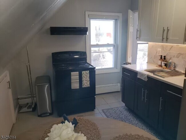 Building Photo - 187 Milford Ave