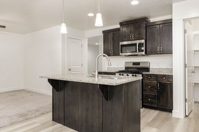 Building Photo - Beautiful Desert Canyon 4 Bedroom / 2.5 Bathroom / 2 Car Garage available NOW