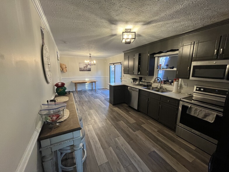 Building Photo - 120 Beverly Hills Cir