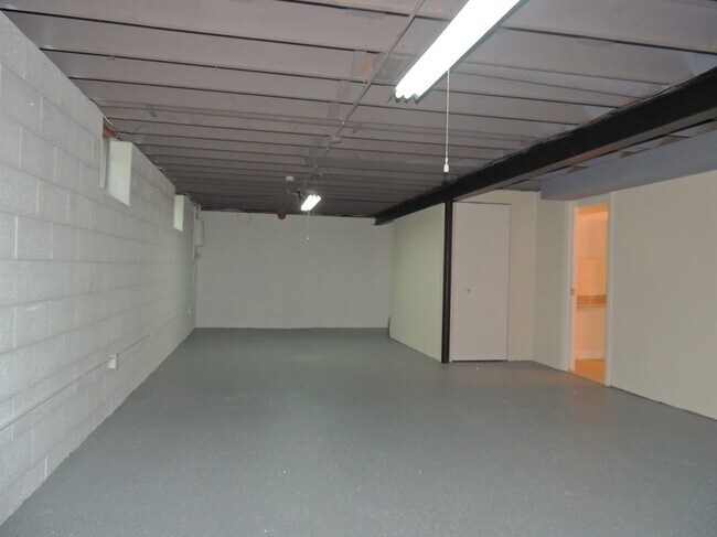 Building Photo - 3 Bedroom, 2 bathroom Ranch for Rent!