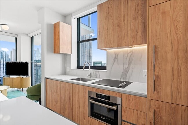 Building Photo - 11 NE 6th St