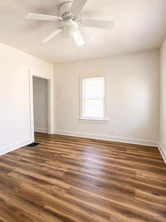 Building Photo - 536 W Evelyn Ave