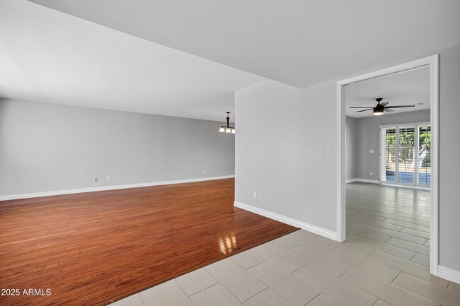 Building Photo - 8558 E Vía De Viva