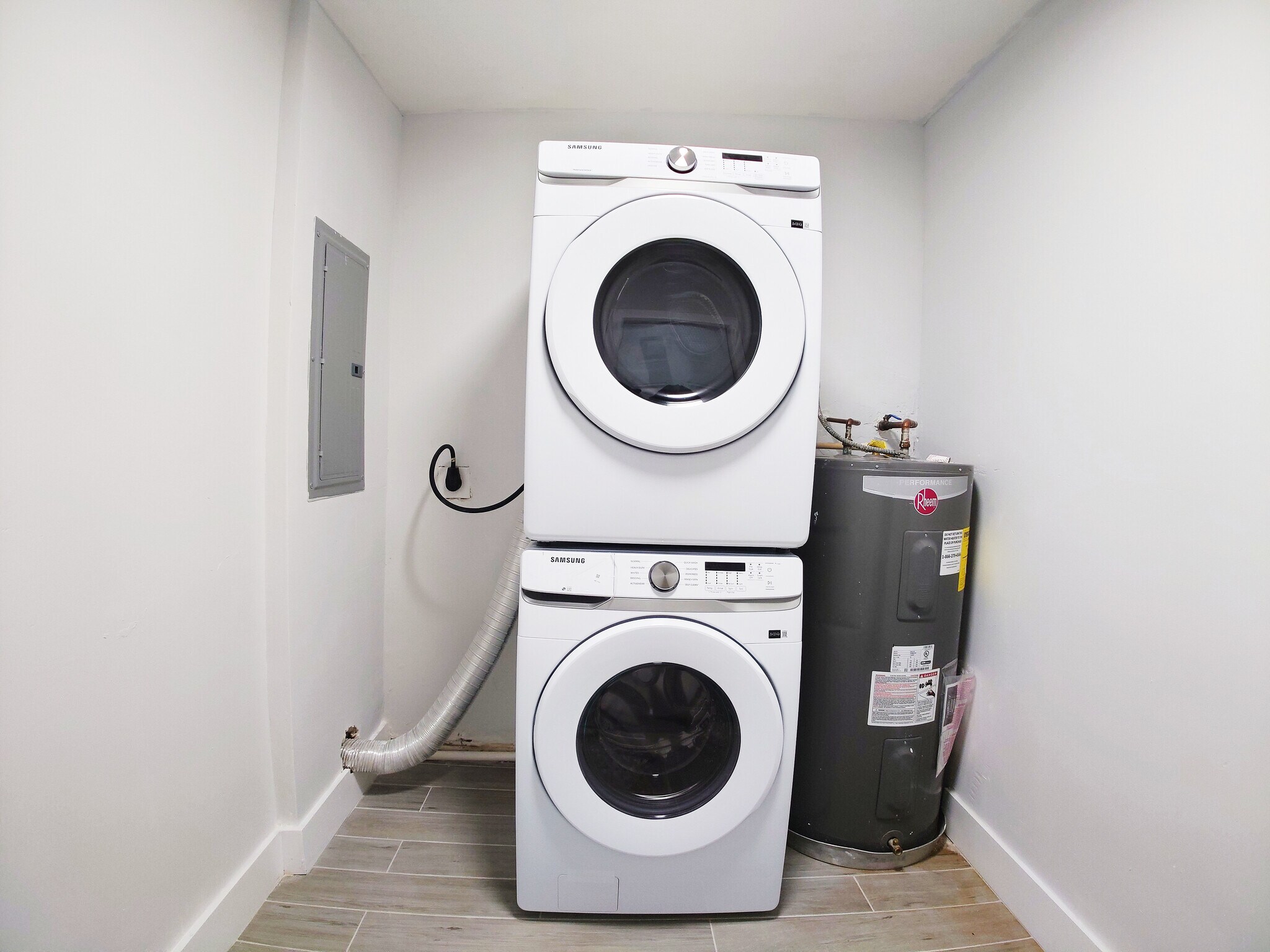 Shared Laundry Room - 141 NE 183rd Ter