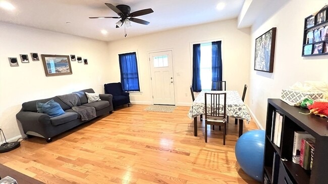 Building Photo - 489 Main St