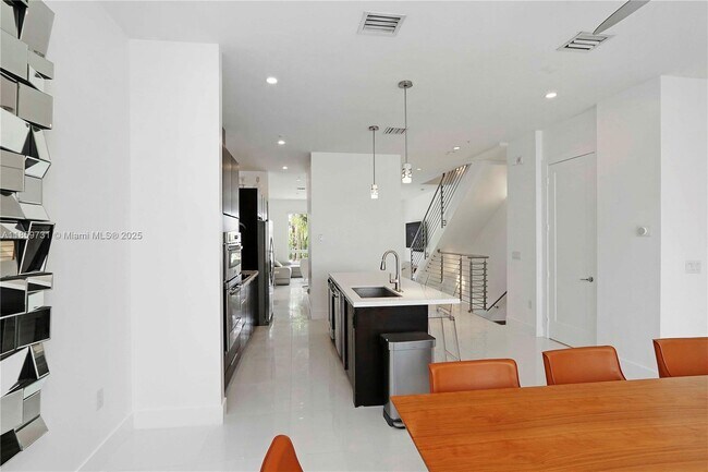 Building Photo - 10541 NW 66th St