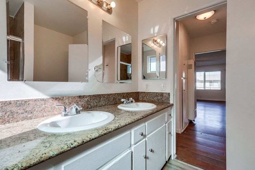 Building Photo - Baldwin Hills Apartment Living – Convenien...