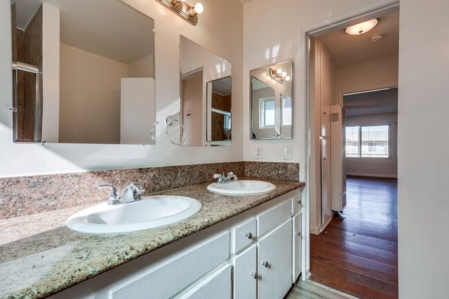 Building Photo - Baldwin Hills Apartment Living – Convenien...