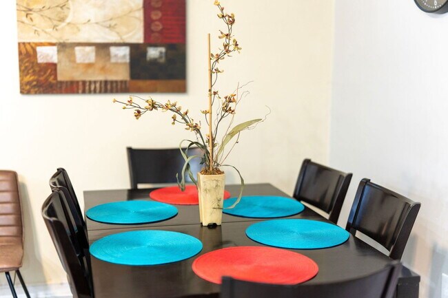 Building Photo - 1601 W Cary St