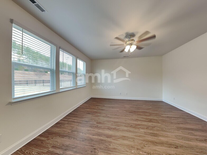 Building Photo - 1124 Bentley Pl